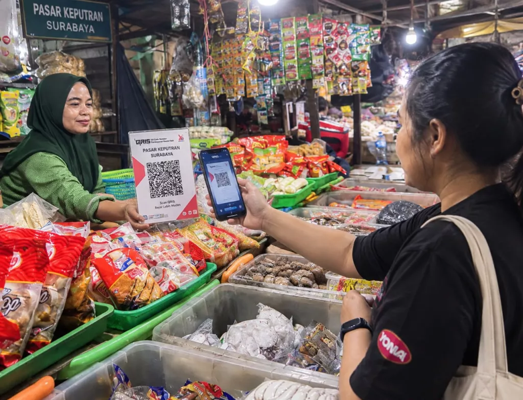 Dukung Digitalisasi Pasar Keputran, BRI Regional Office Surabaya Hadirkan Fasilitas WiFi untuk Permudah Transaksi QRIS
