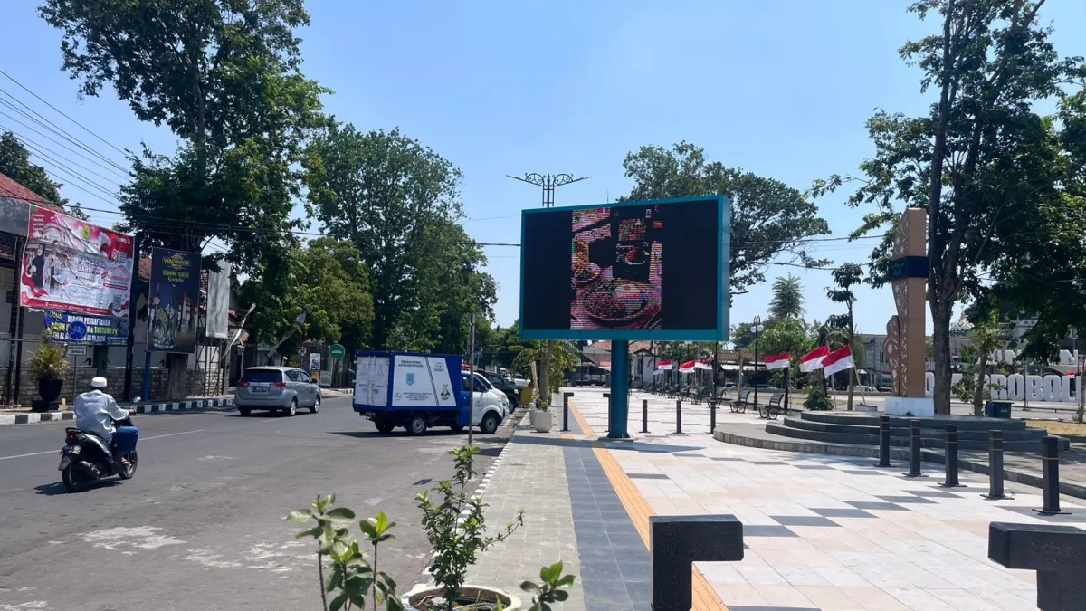 Transisi Baliho ke Videotron di Probolinggo: Tantangan Baru Pelaku Usaha Lokal
