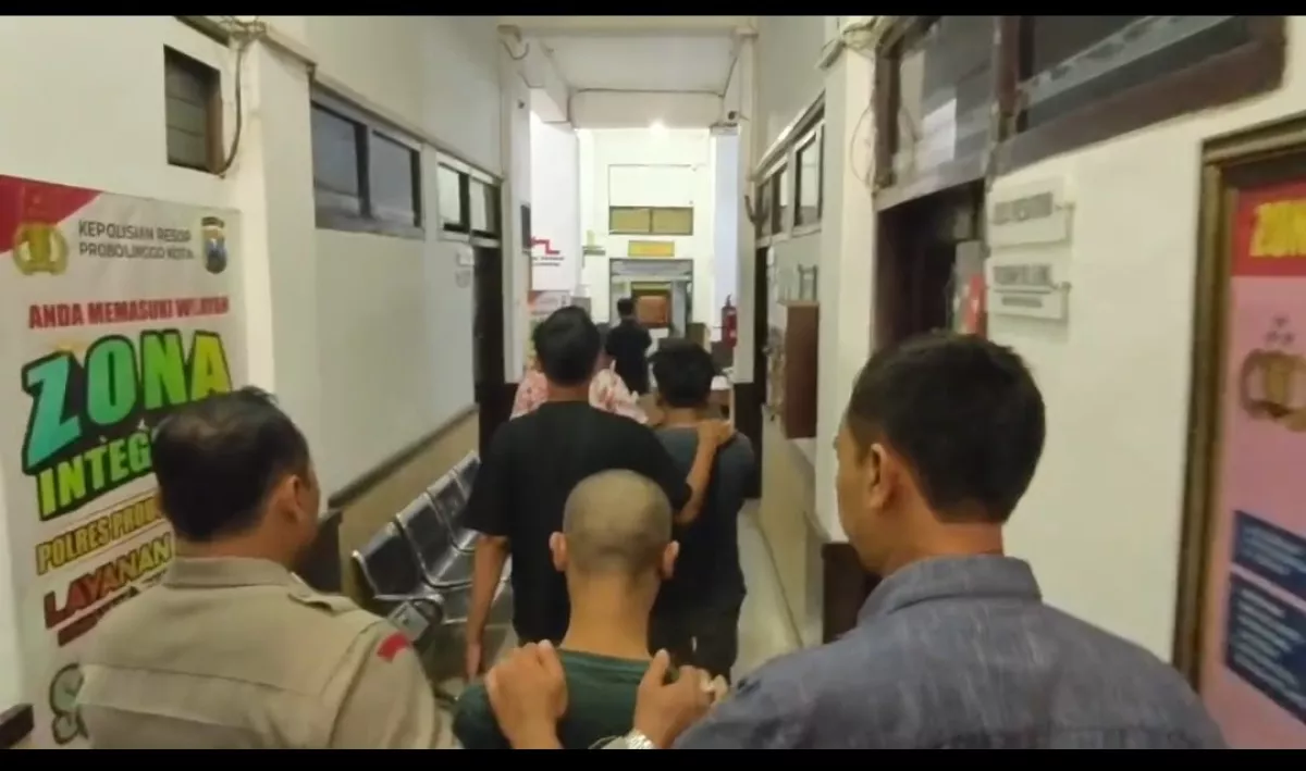 Polres Probolinggo Kota Bekuk 3 Pengedar Sabu, 56 Paket Barang Bukti Disita